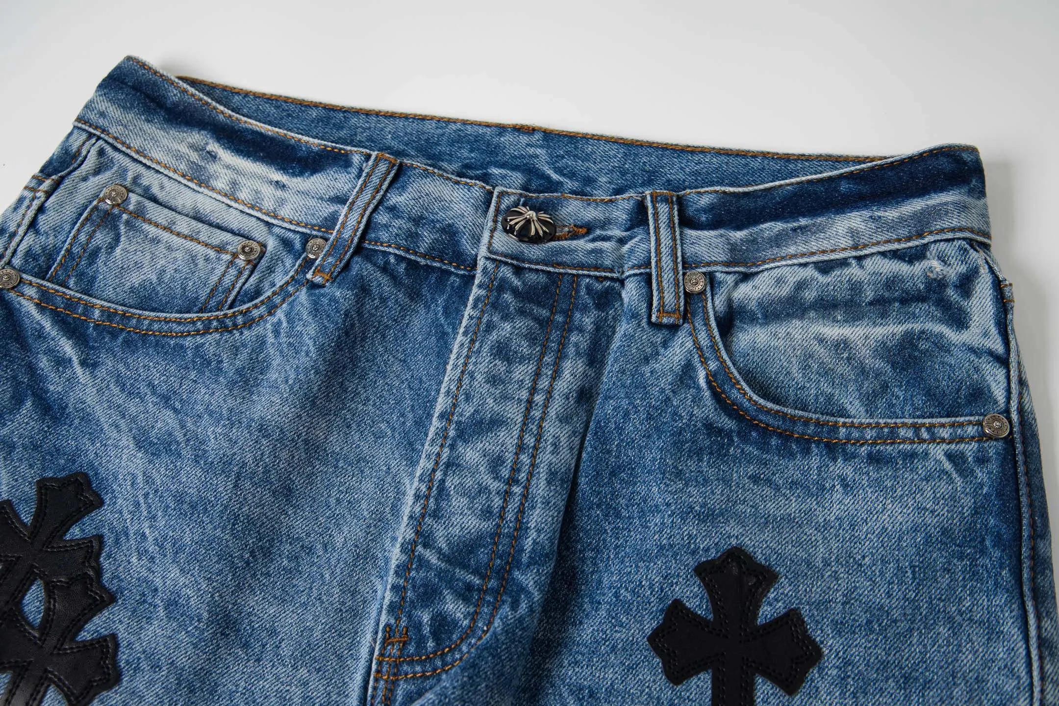 P310 Heavy Industry Version Chrome Hearts Sex Octopus🐙Multiple logo elements spliced ​​washed jeans, truly restores the ultimate vintage texture, three-dimensional version, loose and comfortable, not picky about the figure, taller and slimmer, factory precision, original quality control, same style for men and women, can be matched with couples, versatile recommendation, must-have jeans for all seasons, fashionable people have been disappointed. From the quality selection of fabrics, the tailoring of details, and the matching of patterns, they are all impeccable! The upper body is so handsome when worn...it can be easily worn by men, women and children! The craftsmanship is made of heavy-duty washed pure cotton denim fabric. After washing, it is soft and thick. It is very stylish when worn on the body. Style number: 1759# Color: blue Size: 28 30 32 34 36
